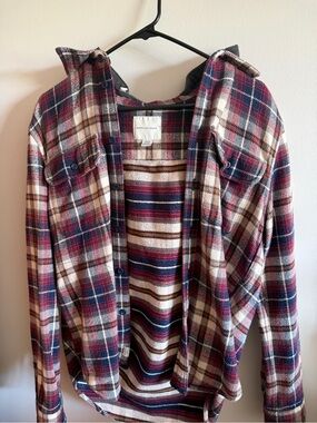 American Eagle Red & Navy Plaid Button-Up Shirt Jacket